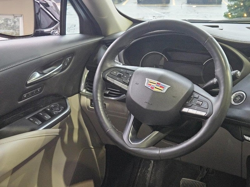 2022 Cadillac XT4 Premium Luxury