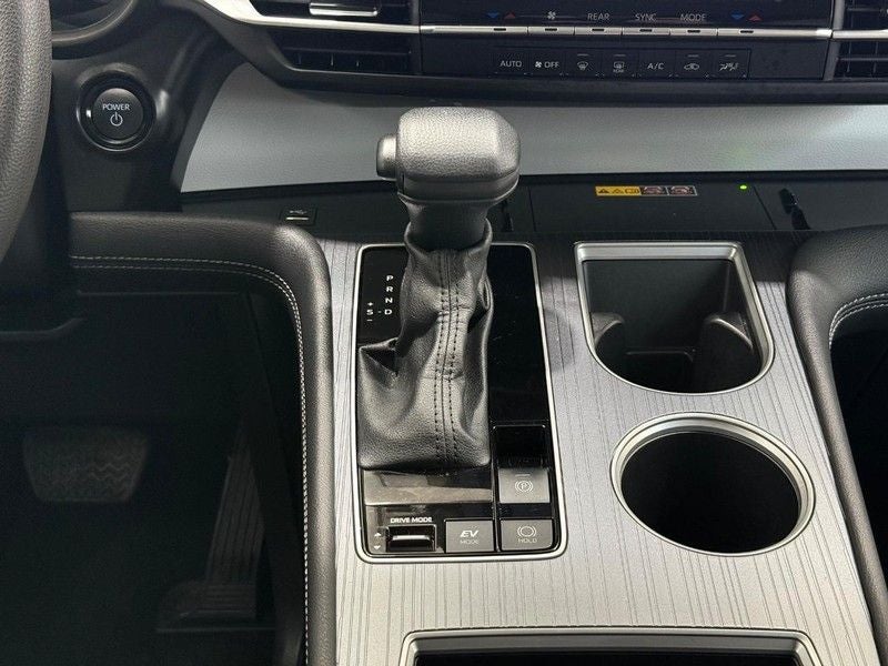 2025 Toyota Sienna LE 8 Passenger