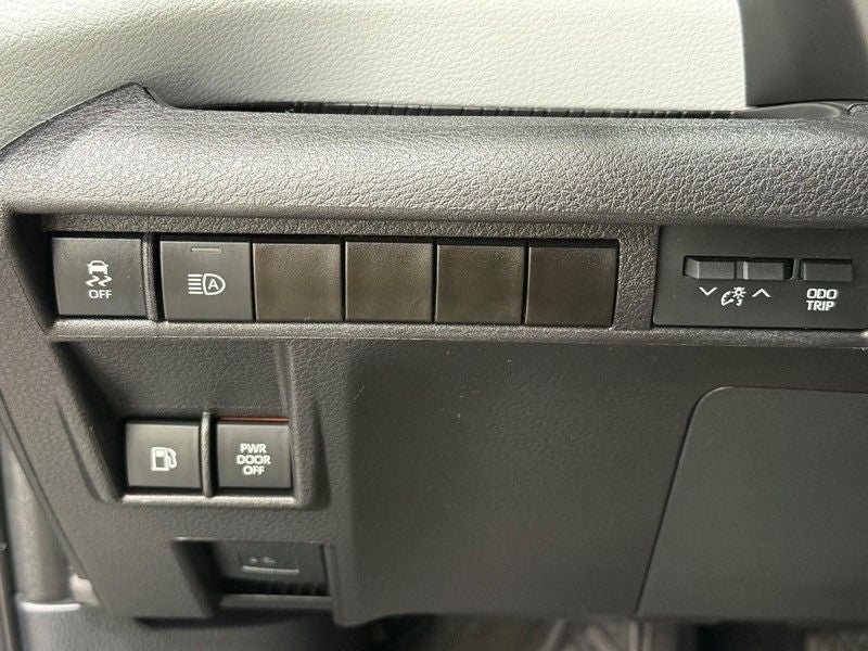 2025 Toyota Sienna LE 8 Passenger