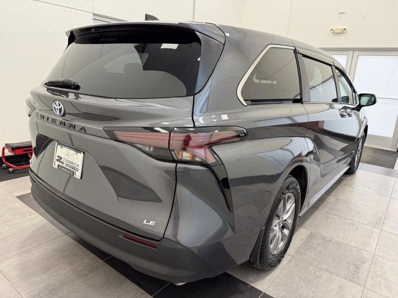 2025 Toyota Sienna LE 8 Passenger