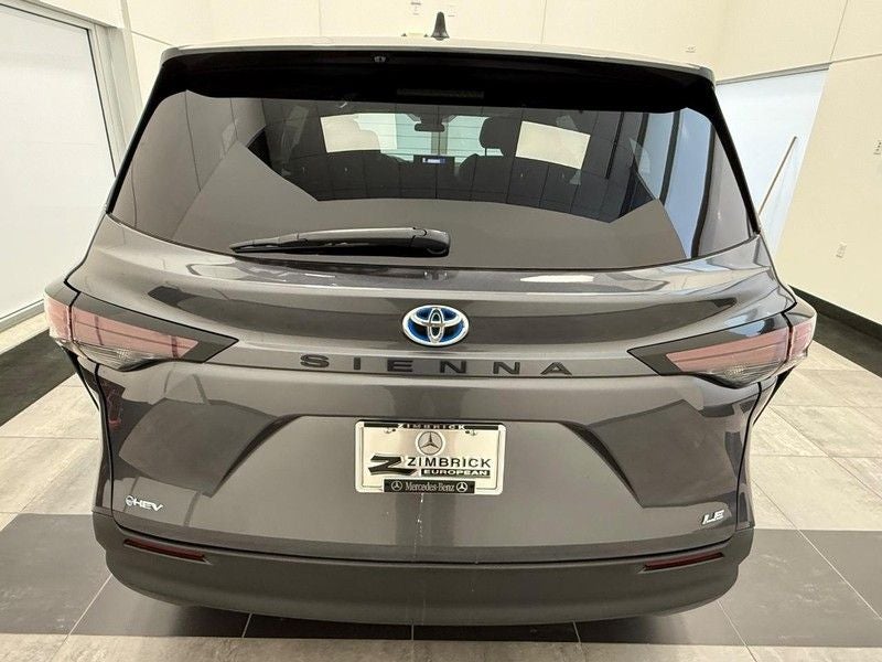 2025 Toyota Sienna LE 8 Passenger