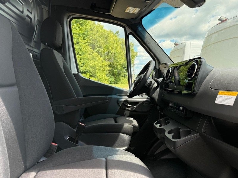 2025 Mercedes-Benz Sprinter 2500 Cargo 144 WB