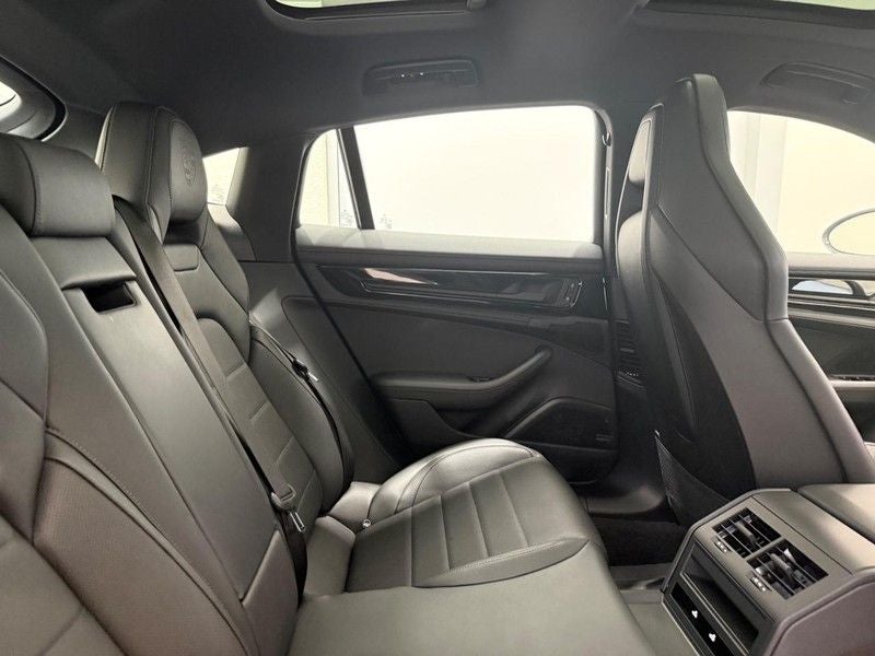 2025 Porsche Panamera 4