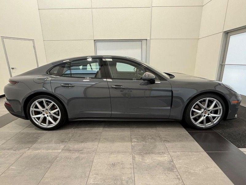 2025 Porsche Panamera 4
