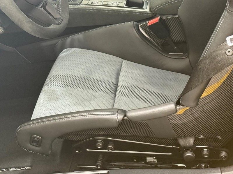2024 Porsche 718 Cayman GT4 RS