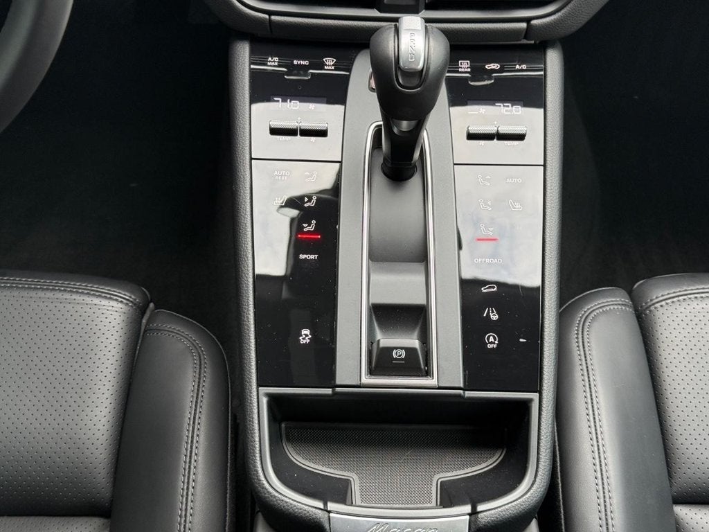 2025 Porsche Macan AWD