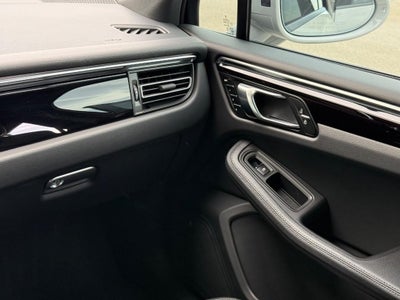 2025 Porsche Macan AWD