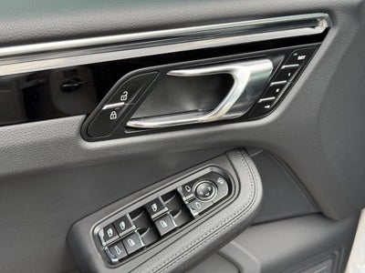 2025 Porsche Macan AWD