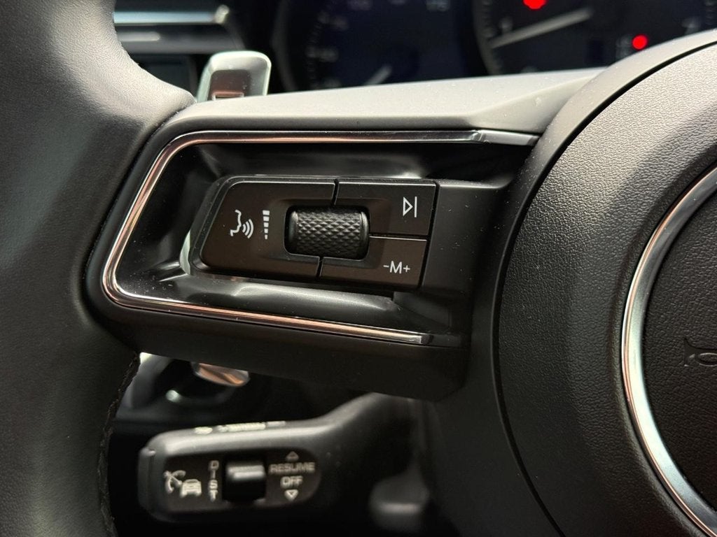 2025 Porsche Macan AWD