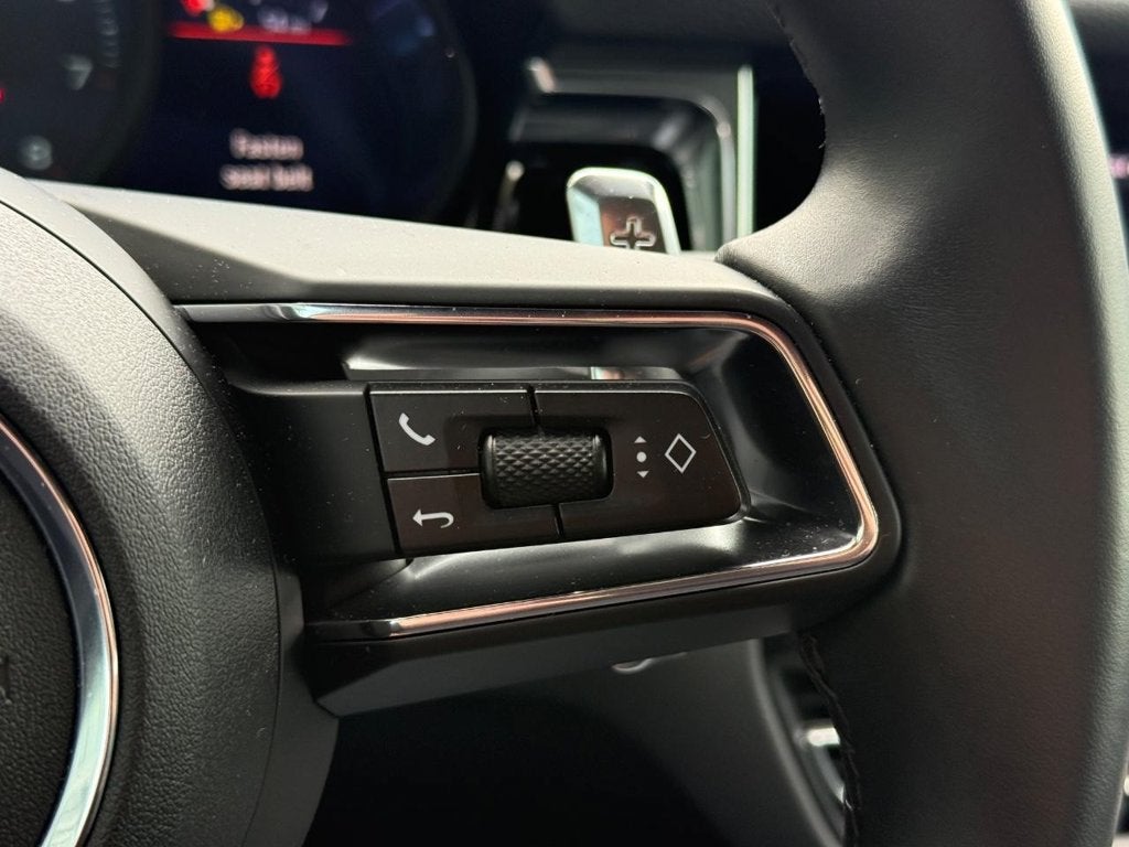 2025 Porsche Macan AWD