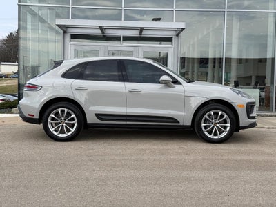 2025 Porsche Macan AWD