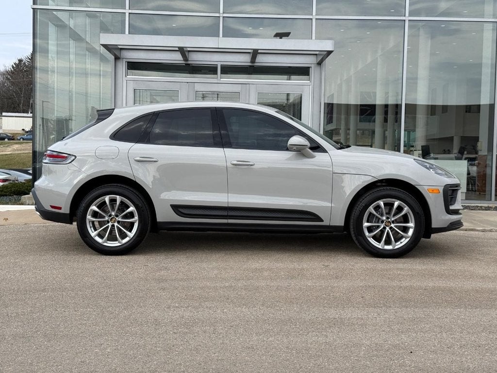 2025 Porsche Macan AWD