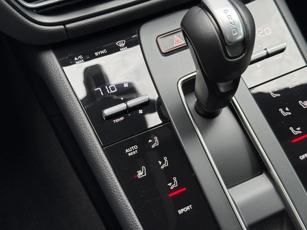 2025 Porsche Macan AWD