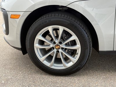 2025 Porsche Macan AWD