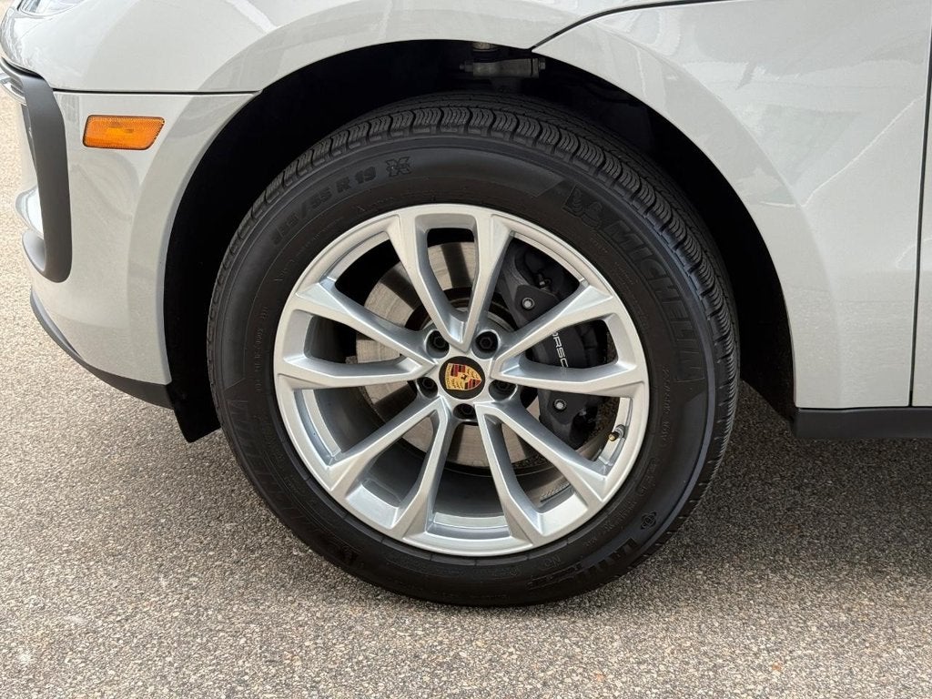 2025 Porsche Macan AWD