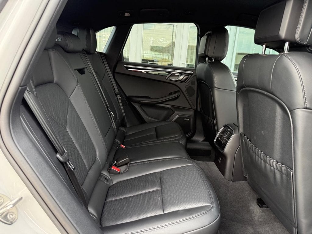 2025 Porsche Macan AWD
