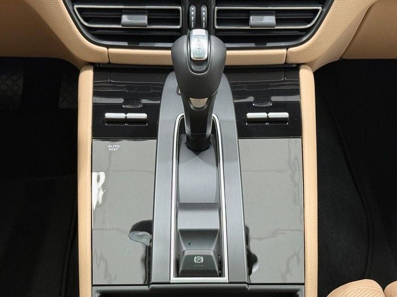 2025 Porsche Macan AWD