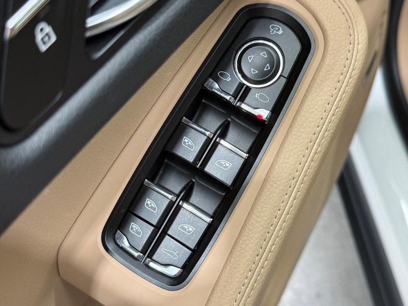 2025 Porsche Macan AWD