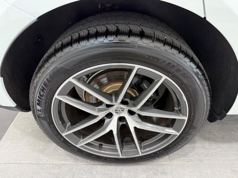 2025 Porsche Macan AWD