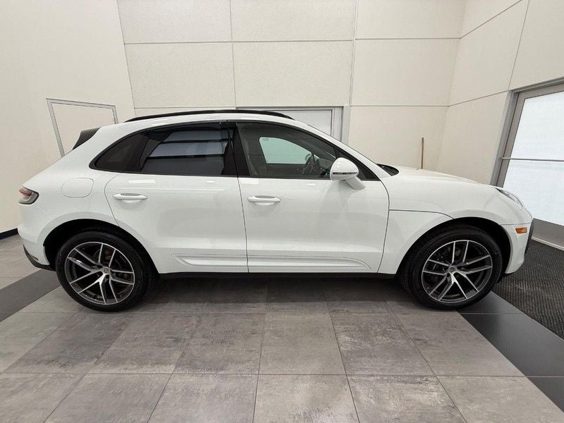 2025 Porsche Macan AWD