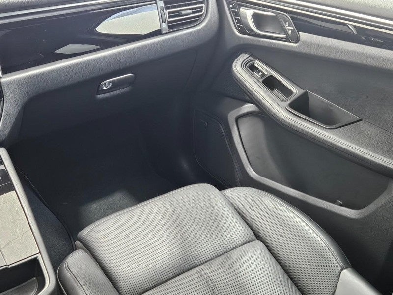 2025 Porsche Macan AWD