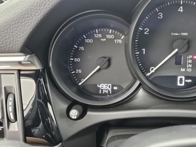 2025 Porsche Macan AWD