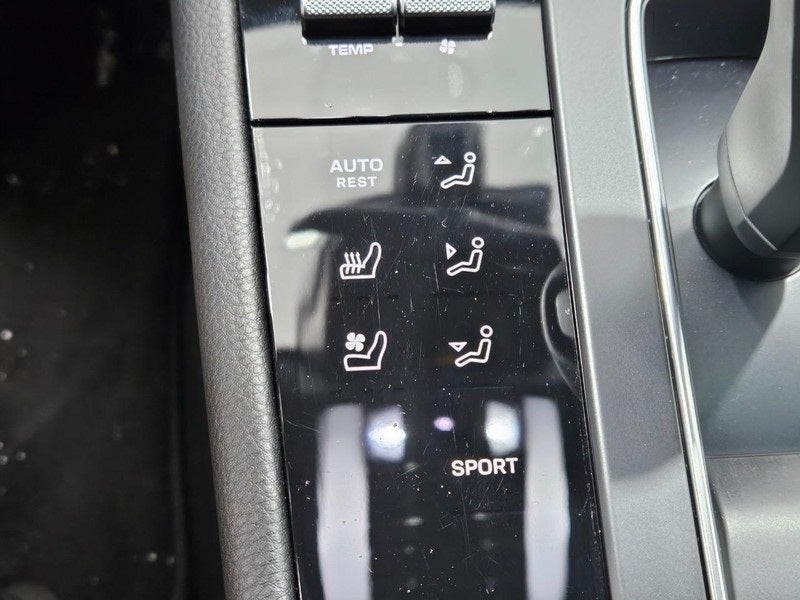 2025 Porsche Macan AWD