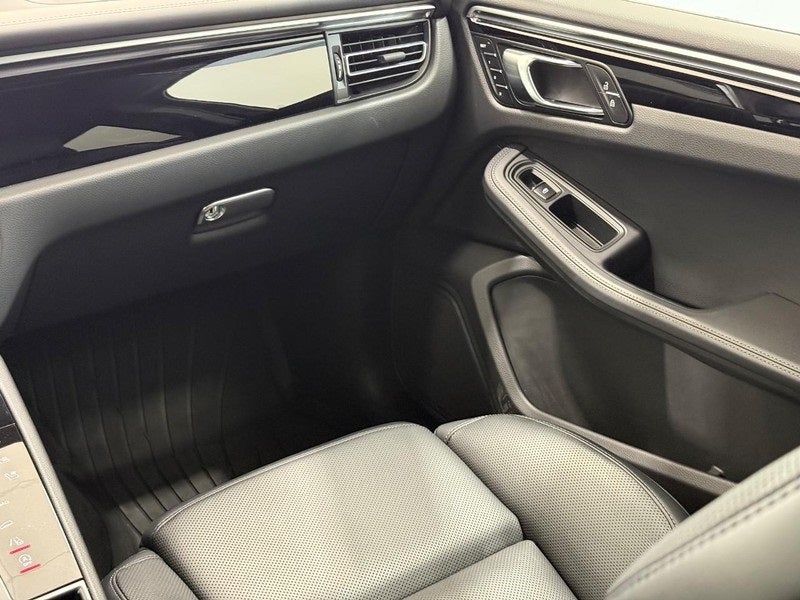 2025 Porsche Macan T