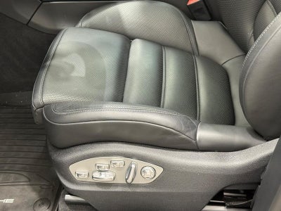 2025 Porsche Macan T