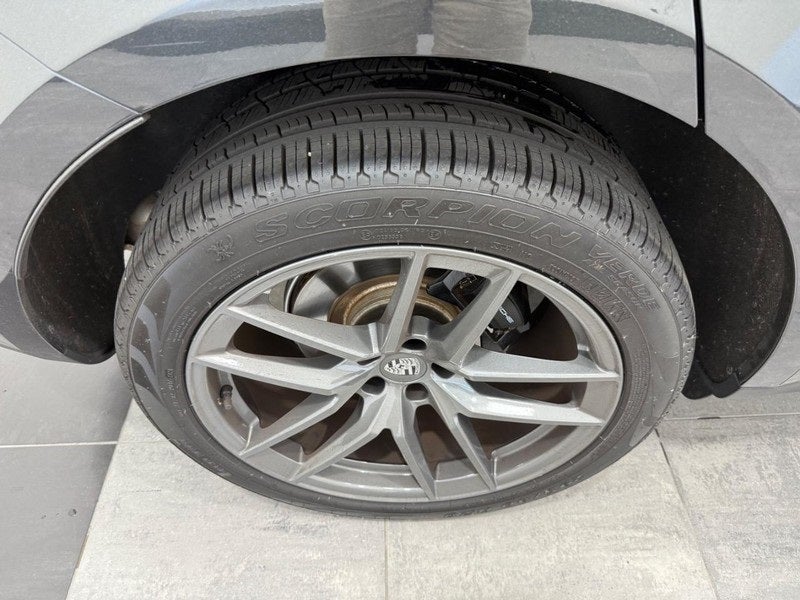 2025 Porsche Macan T