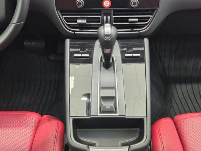 2025 Porsche Macan AWD
