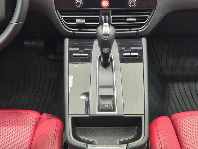 2025 Porsche Macan AWD