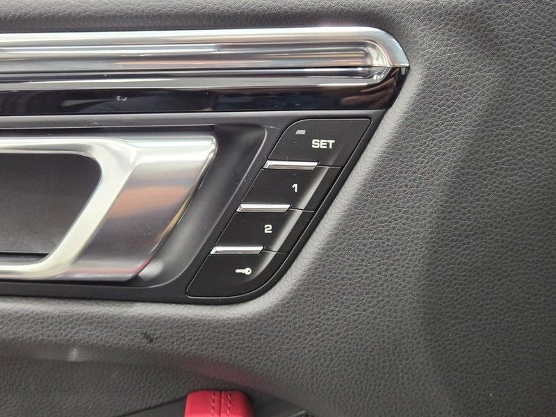 2025 Porsche Macan AWD