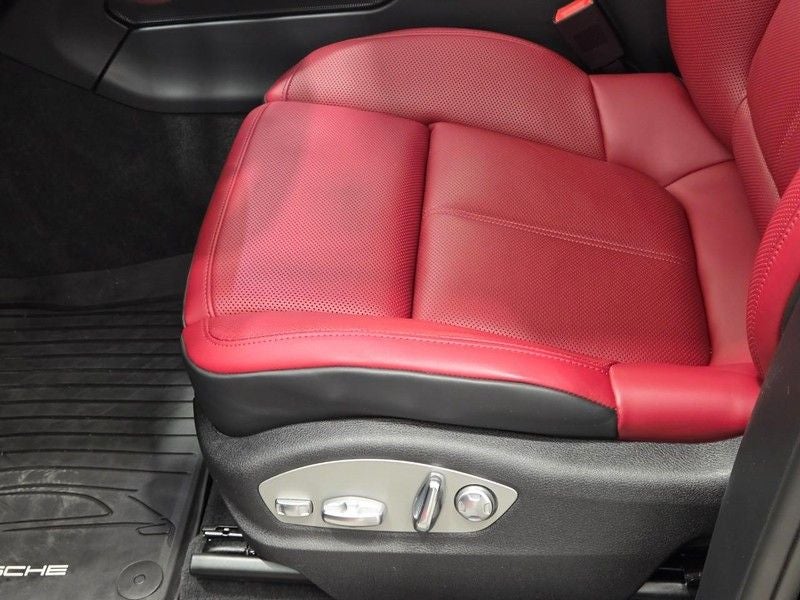 2025 Porsche Macan AWD