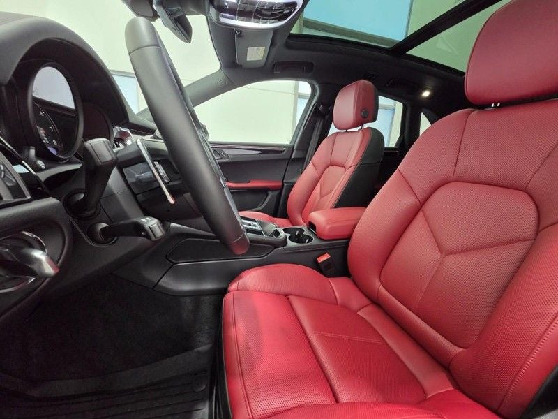 2025 Porsche Macan AWD