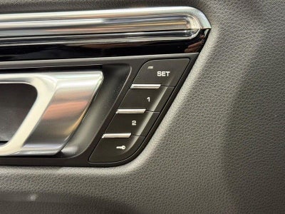 2025 Porsche Macan AWD