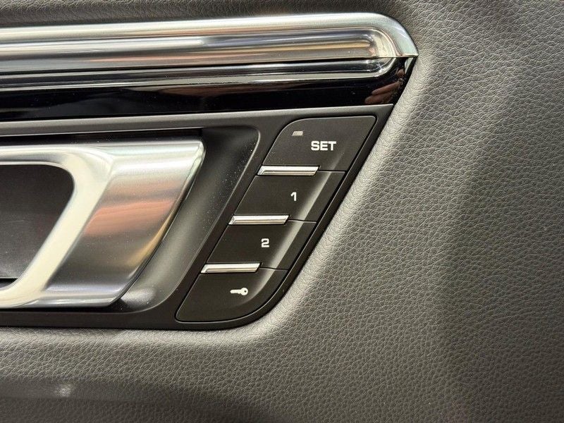 2025 Porsche Macan AWD