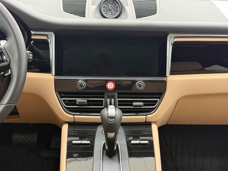 2025 Porsche Macan AWD