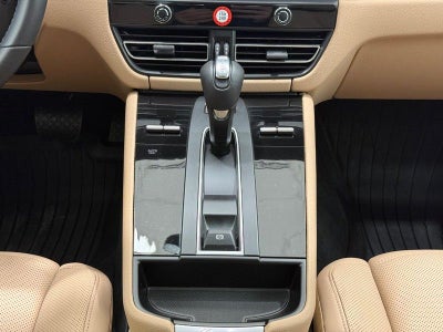 2025 Porsche Macan AWD