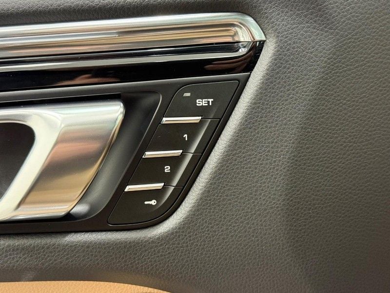 2025 Porsche Macan AWD