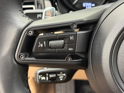 2025 Porsche Macan AWD