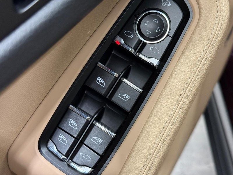 2025 Porsche Macan AWD