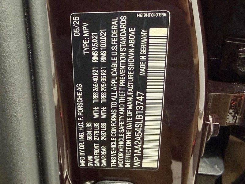 2025 Porsche Macan AWD