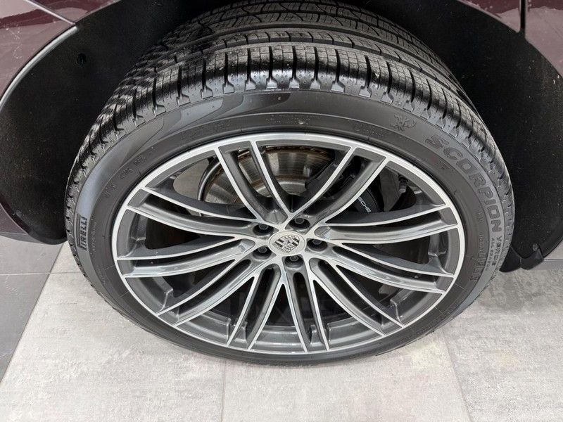 2025 Porsche Macan AWD