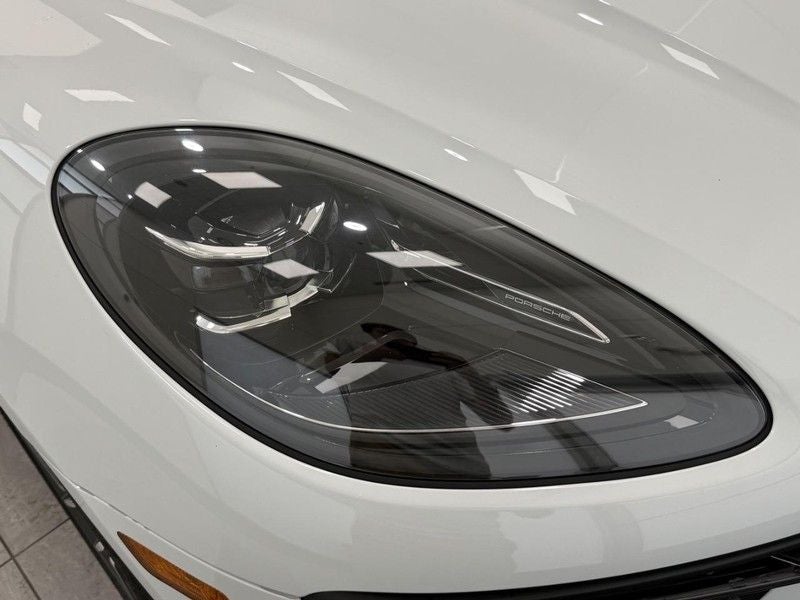 2025 Porsche Macan AWD