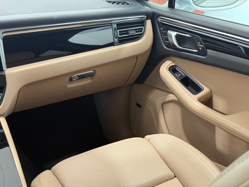 2025 Porsche Macan AWD