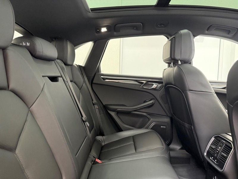 2025 Porsche Macan AWD