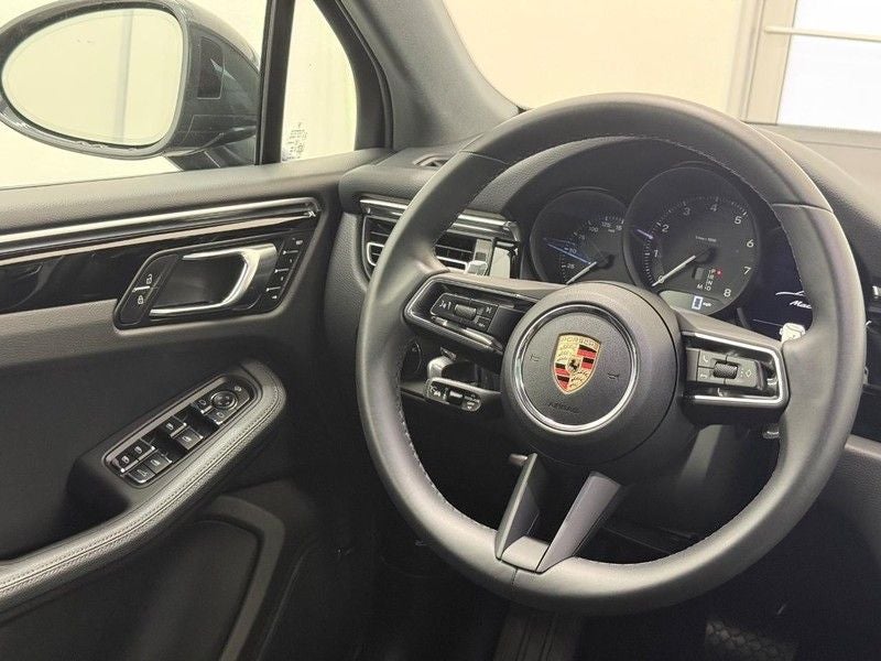 2025 Porsche Macan AWD