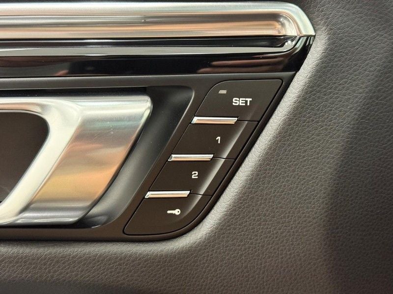 2025 Porsche Macan AWD