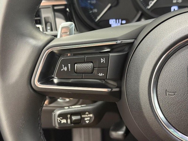 2025 Porsche Macan AWD
